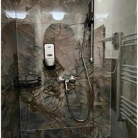 C-entral American * Bukareszt